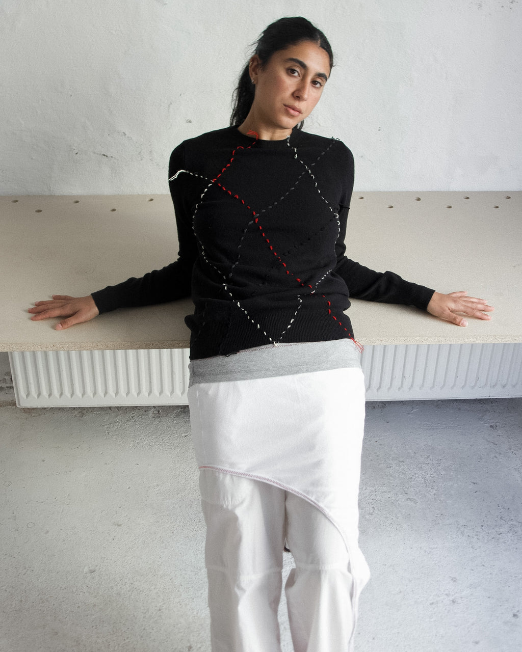 BLACK EMBROIDERY KNIT