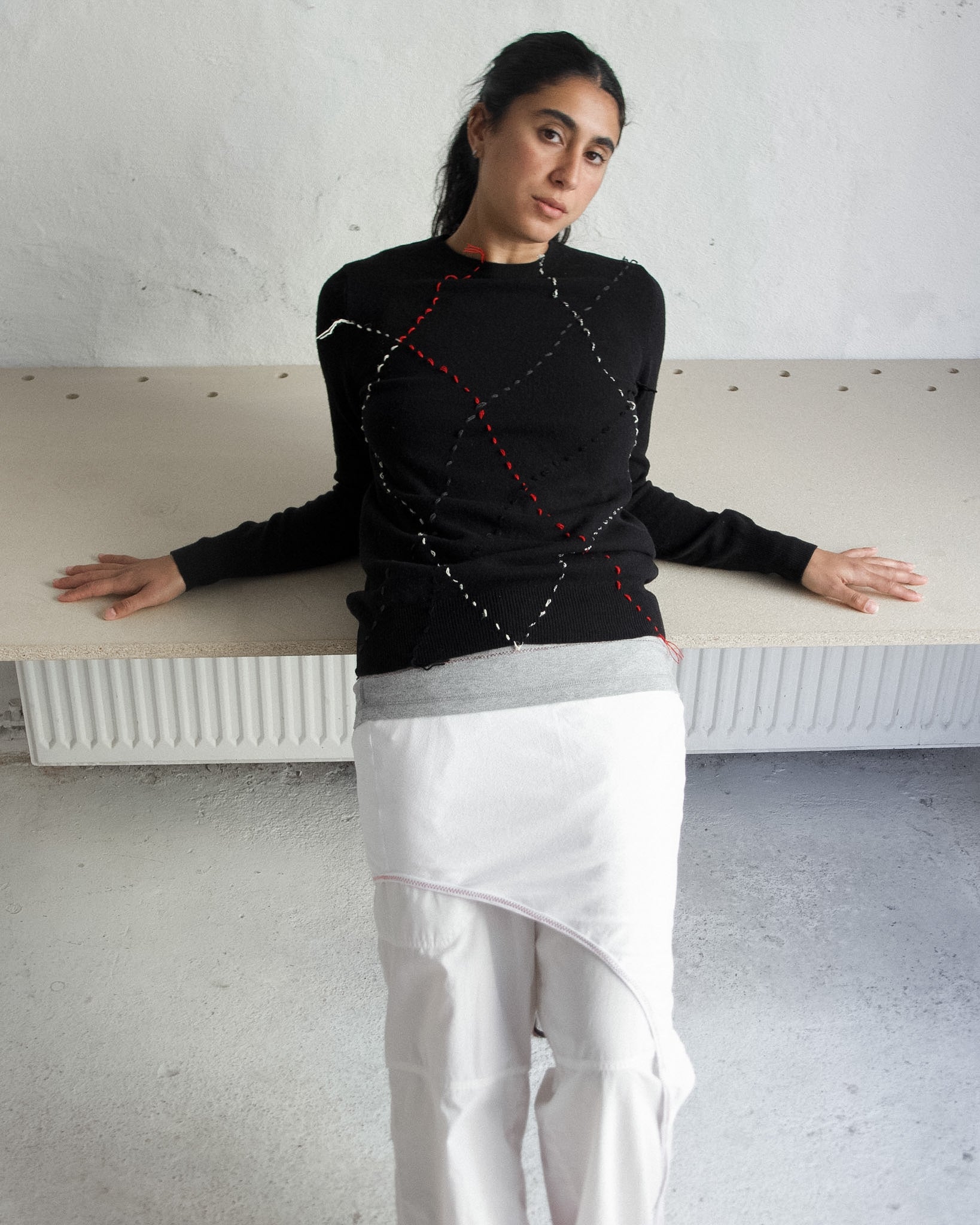 BLACK EMBROIDERY KNIT