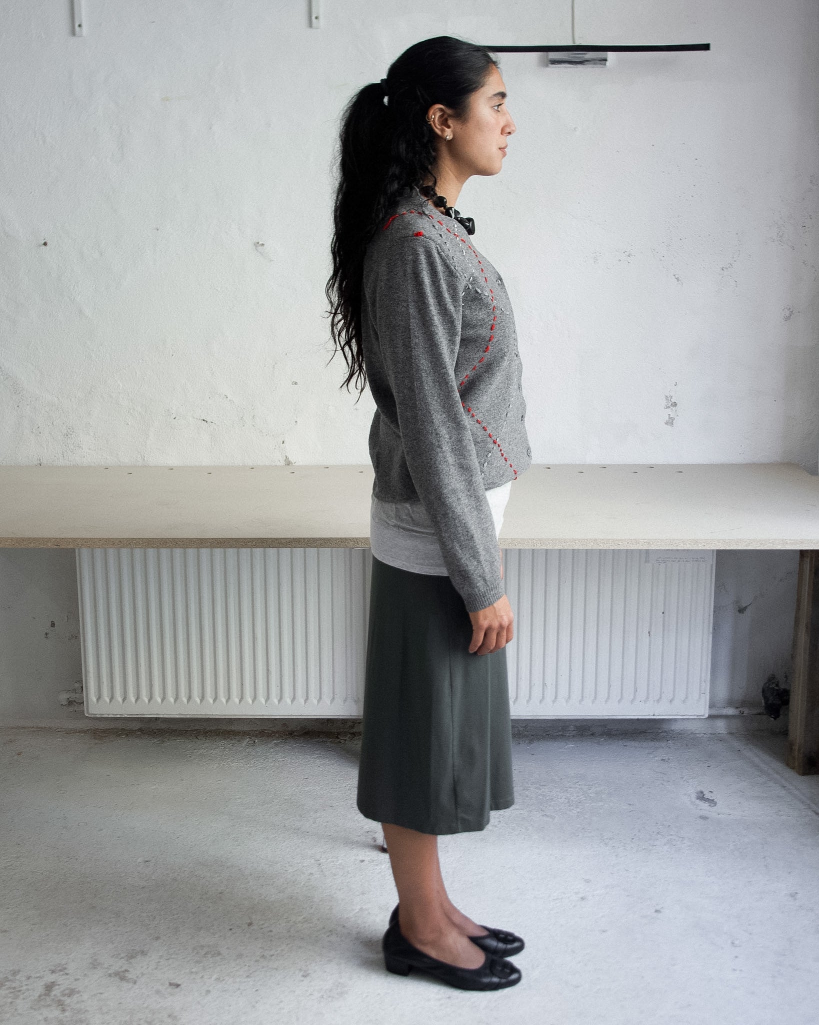 GREY EMBROIDERY KNIT
