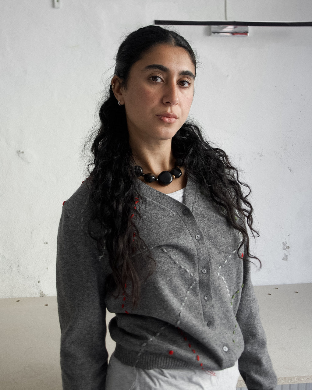GREY EMBROIDERY KNIT