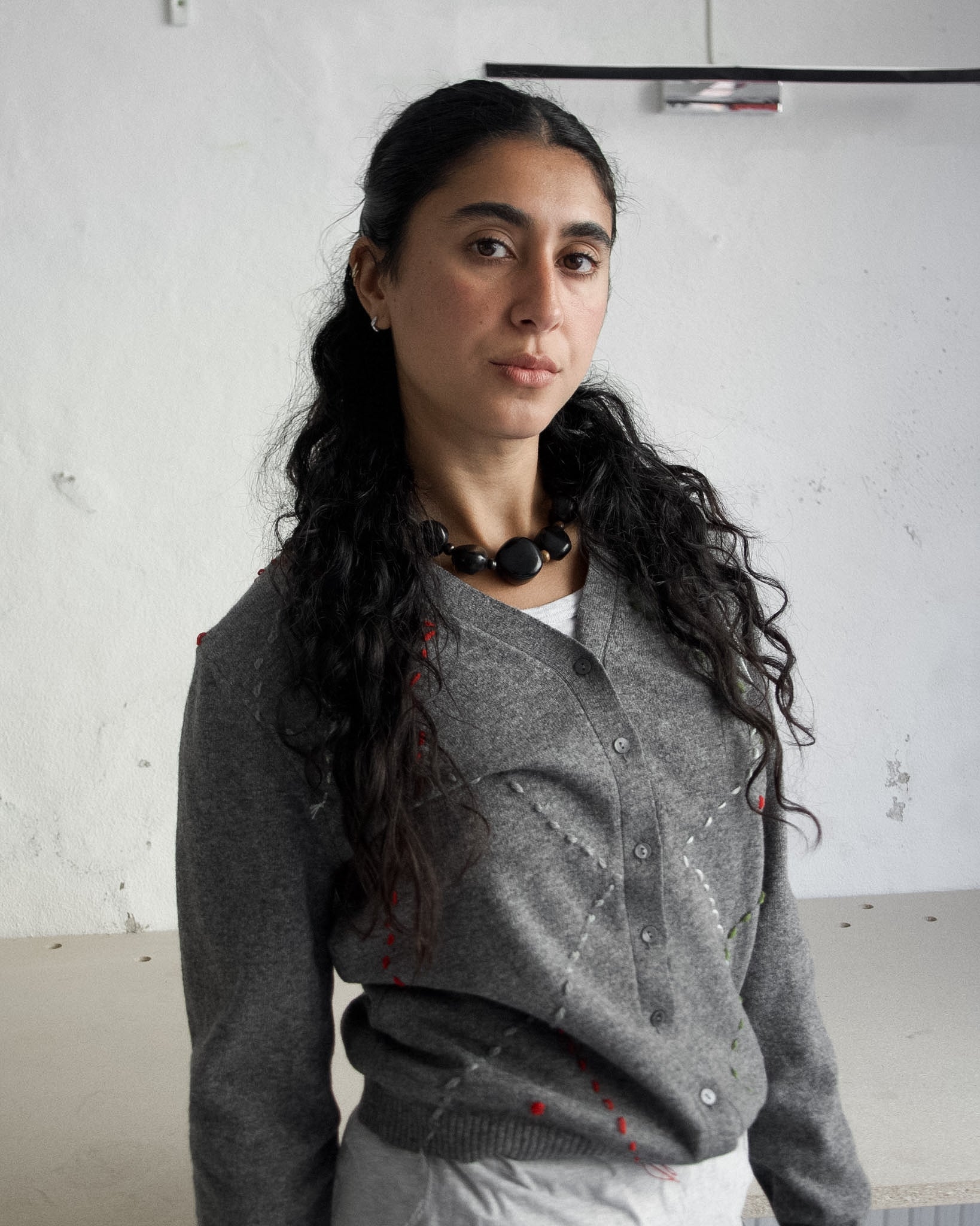 GREY EMBROIDERY KNIT