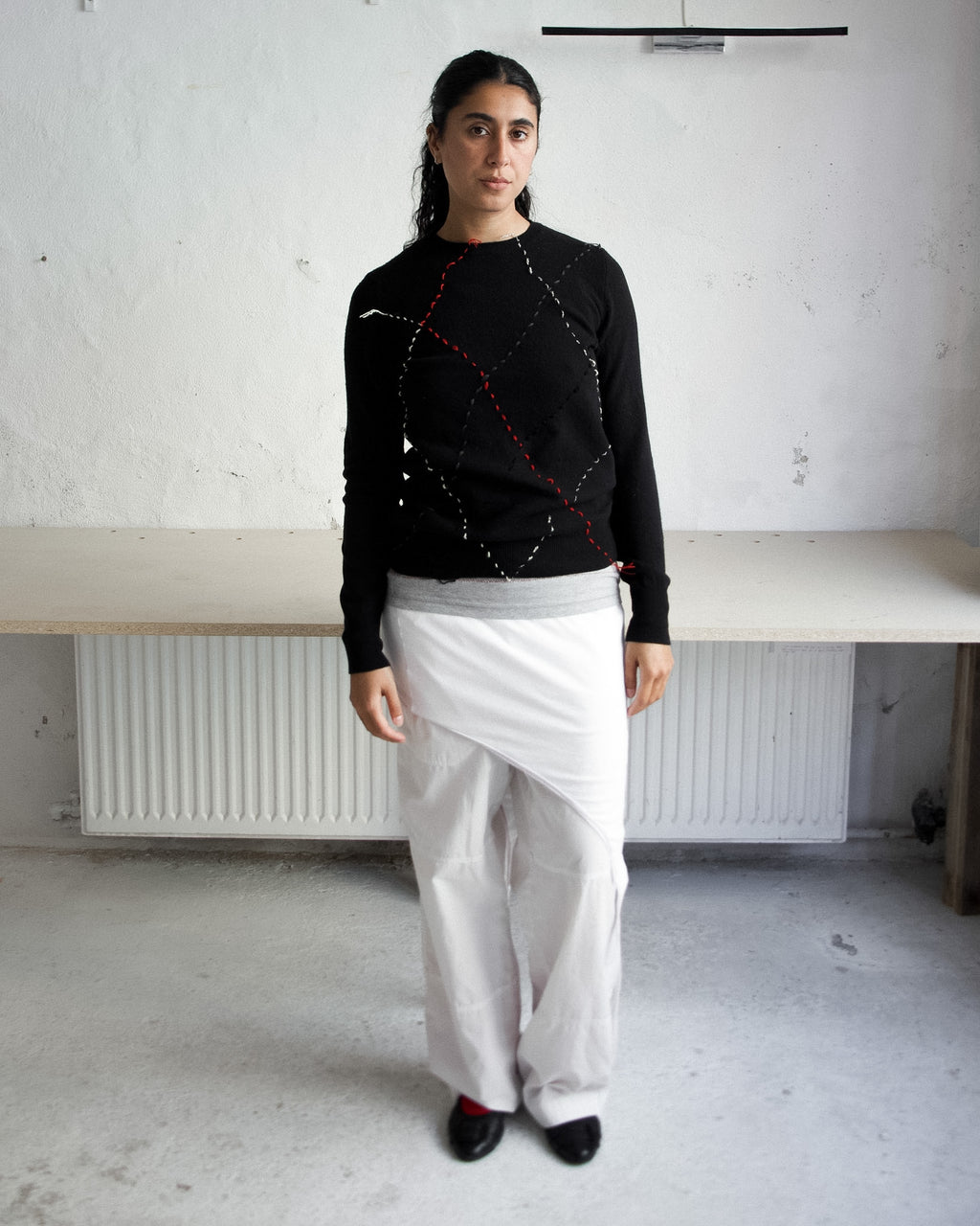 BLACK EMBROIDERY KNIT