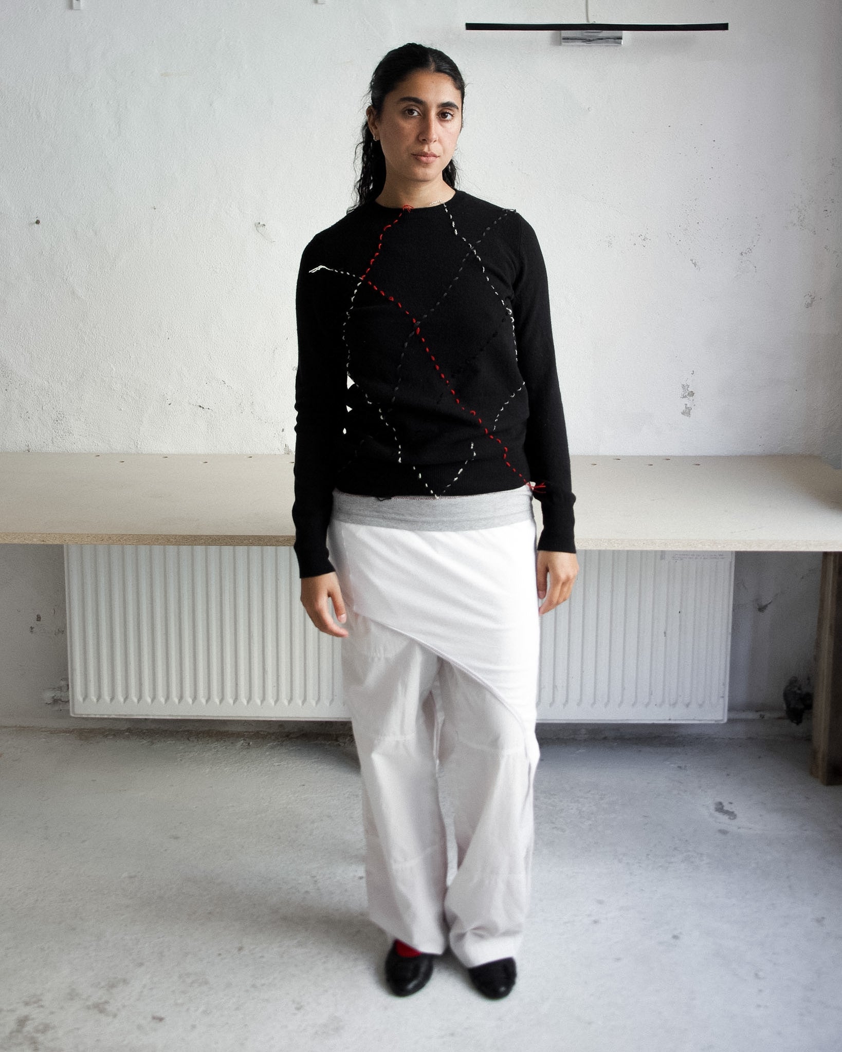 BLACK EMBROIDERY KNIT